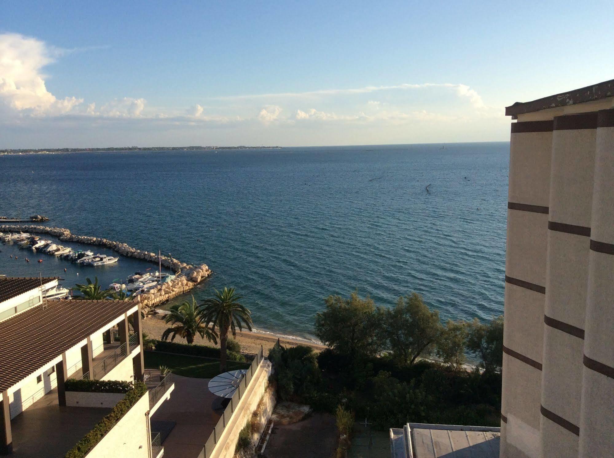Park Hotel Mar Grande Taranto Kültér fotó